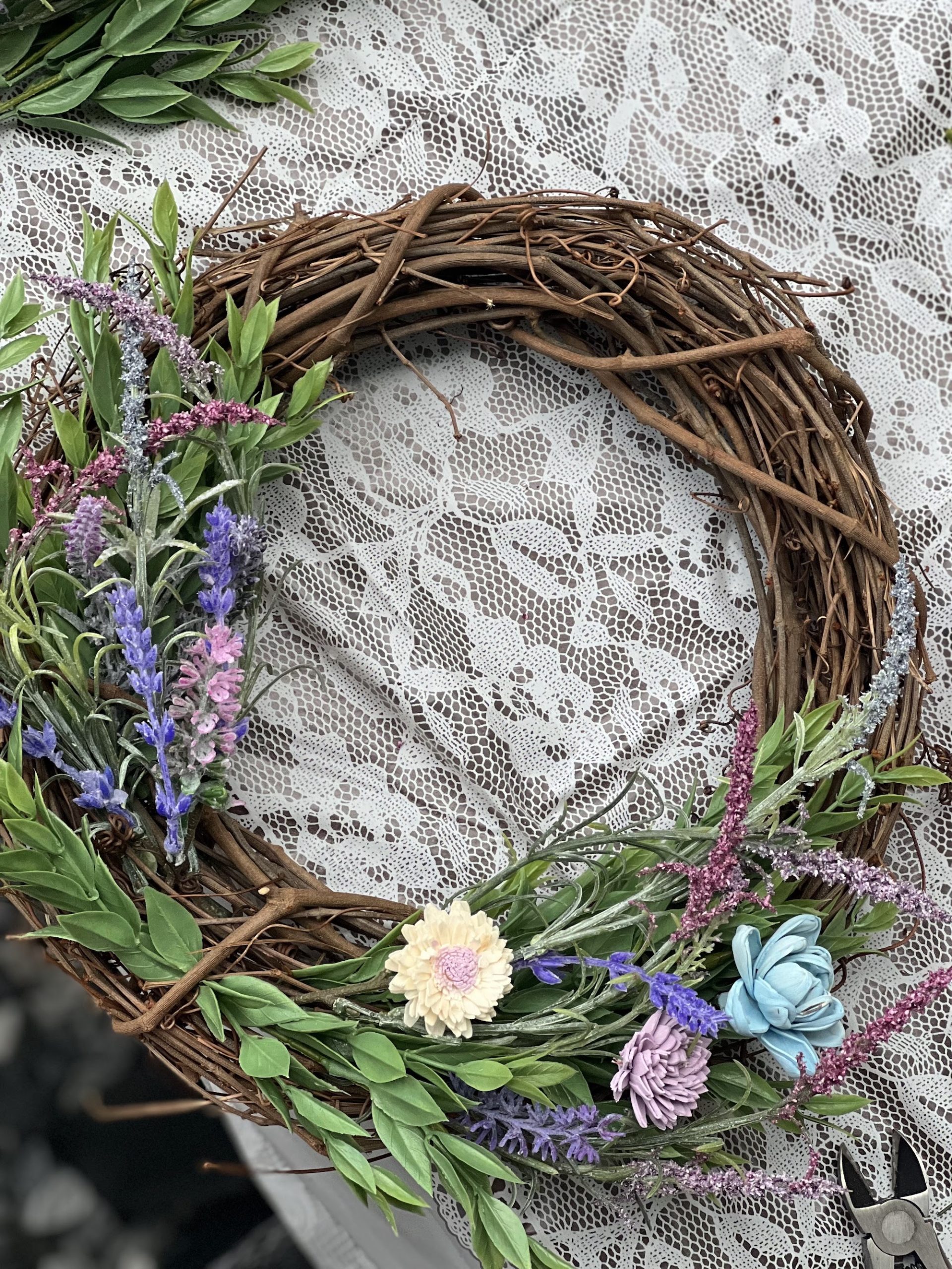How to make a chicken wire wreath featuring sola flowers - Oh! You're  Lovely - Sola Wood Flowers